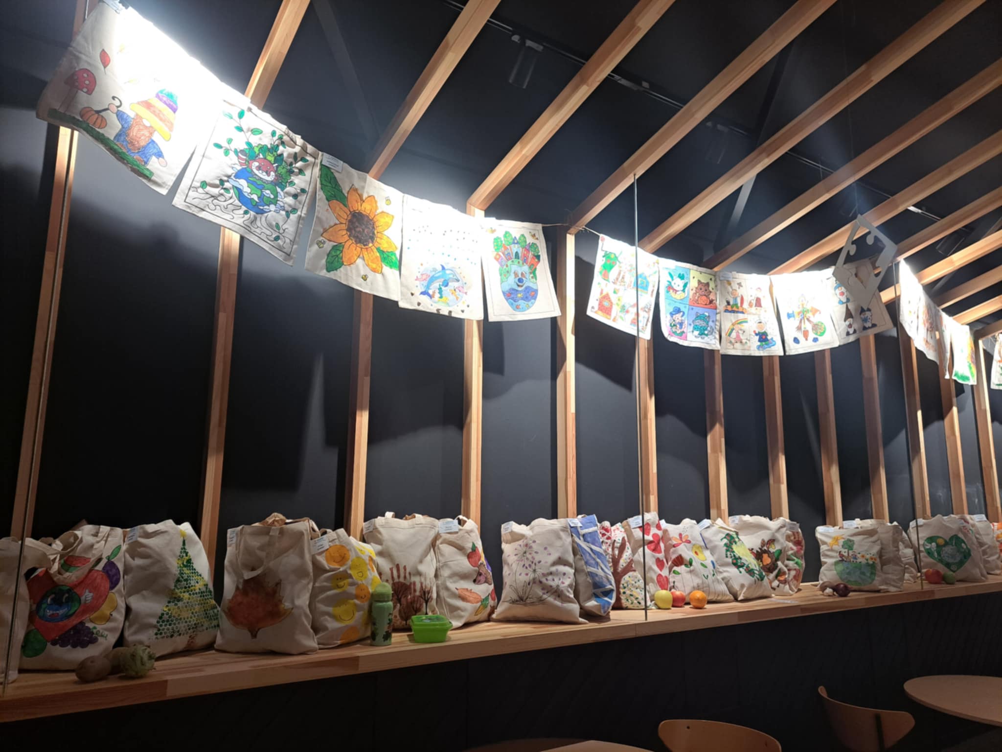 „Vásárolj okosan!” – kiállítás, szemléletformálás, pályázati projekt