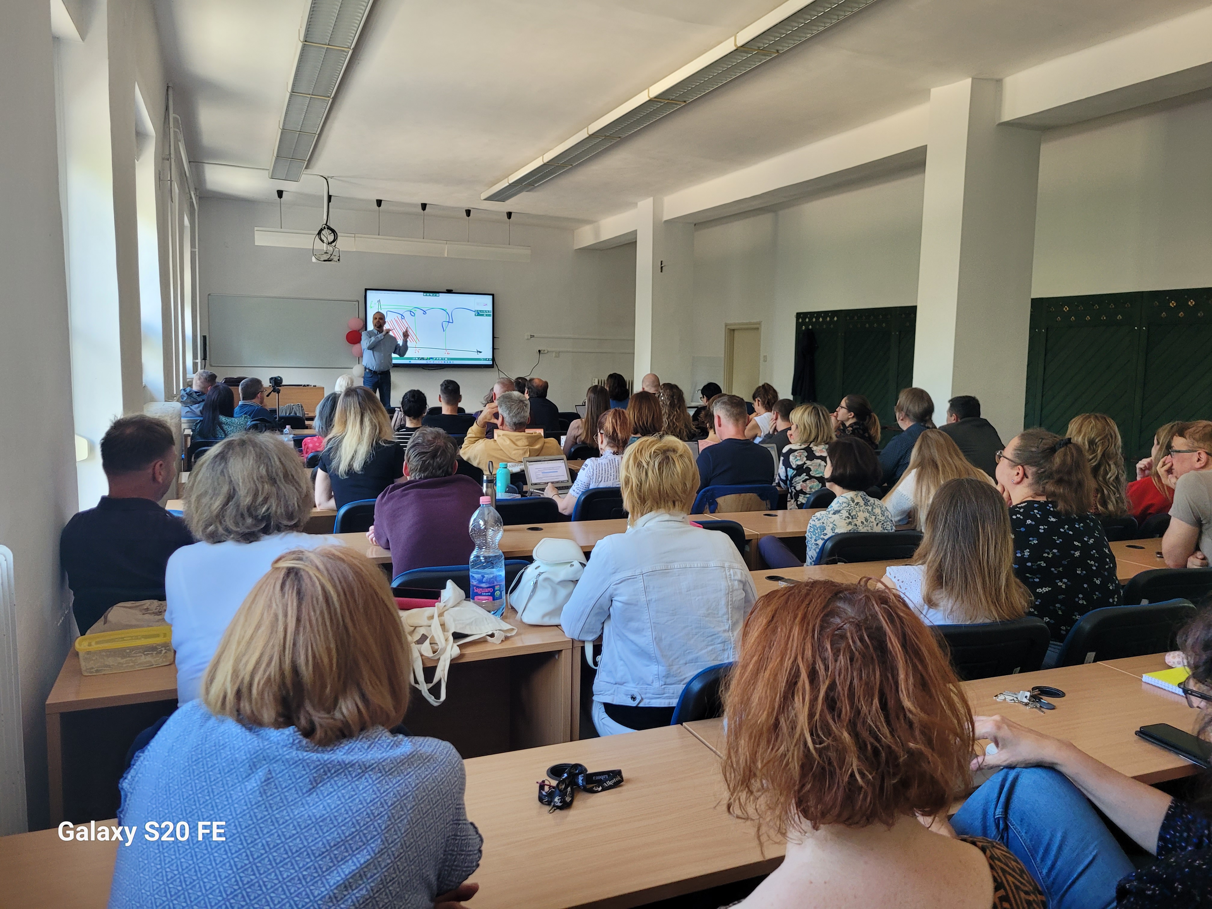 Interaktív tábla használati bemutató zajlott a múlt héten 